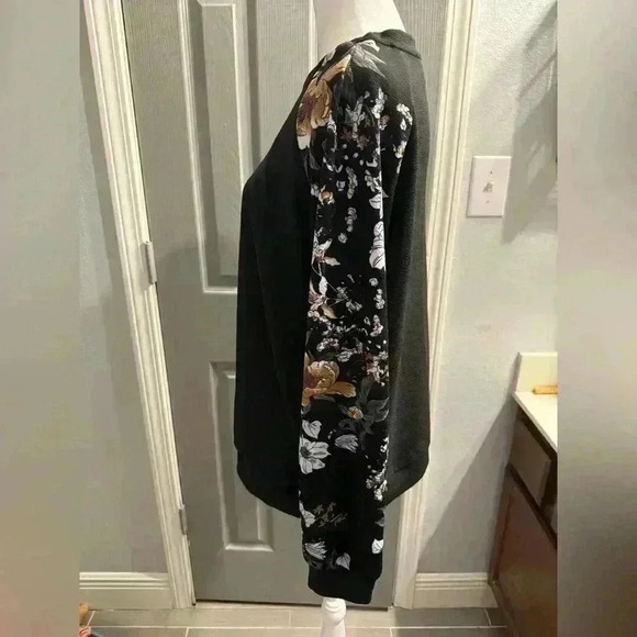 Women’s top with floral Raglan sleeves with waistband NWOT size Large - Picture 7 of 7